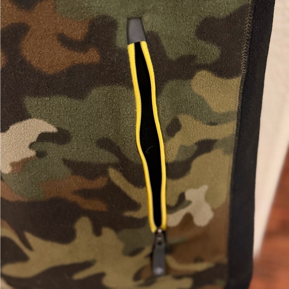 Ralph Lauren RLX Camo Fleece Vest with Yellow Trim - Picture 4 of 5